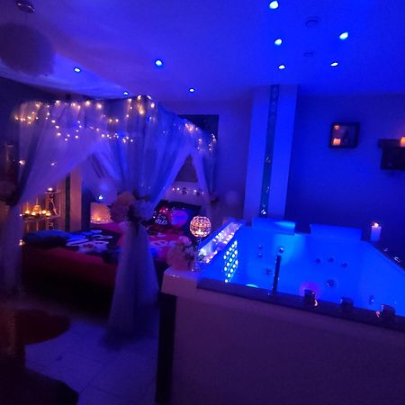 Loft Avec Baignoire Spa Lecrin Romantique Ochancourt Exterior photo